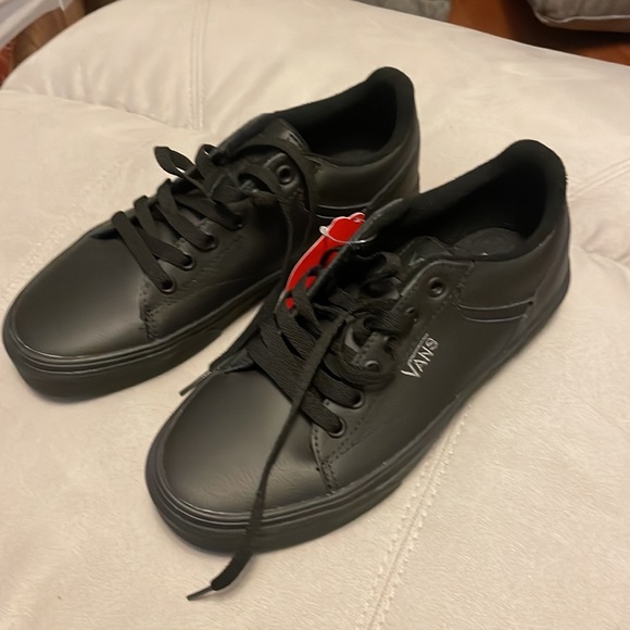 Van shoes new!! - Picture 3 of 4